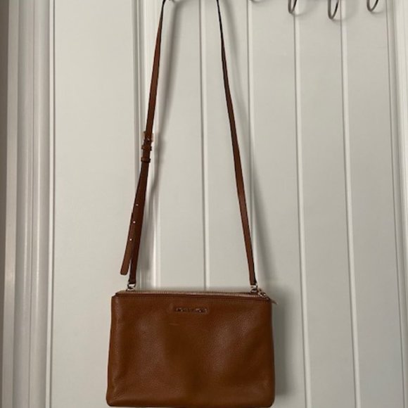 Authentic Beige Michael Kors Crossbody Logo Purse - Picture 2 of 10